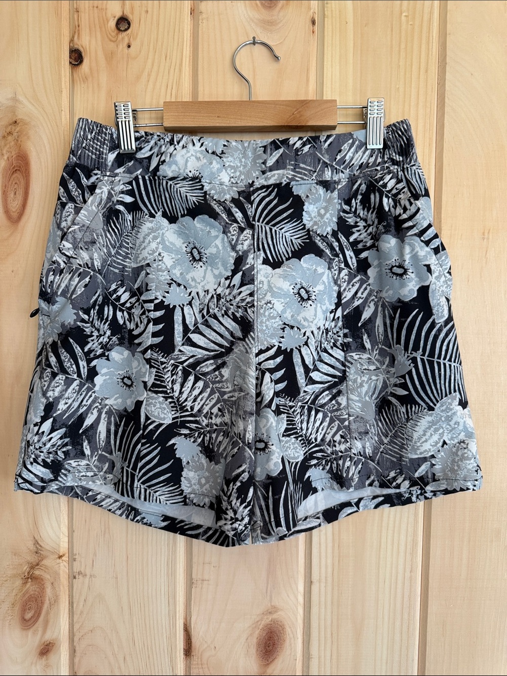 Columbia PFG Floral Tropical High Rise Pull-On Shorts Black Women’s Size S/ 5L